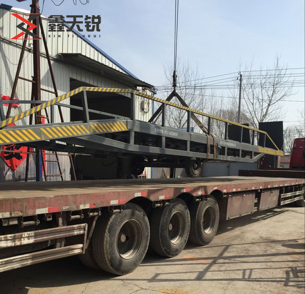 乐东移动式登车桥装车发货